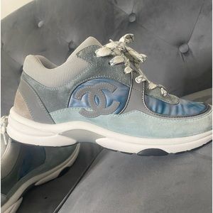 AUTHENTIC Chanel Calfskin sneakers SIZE 40.